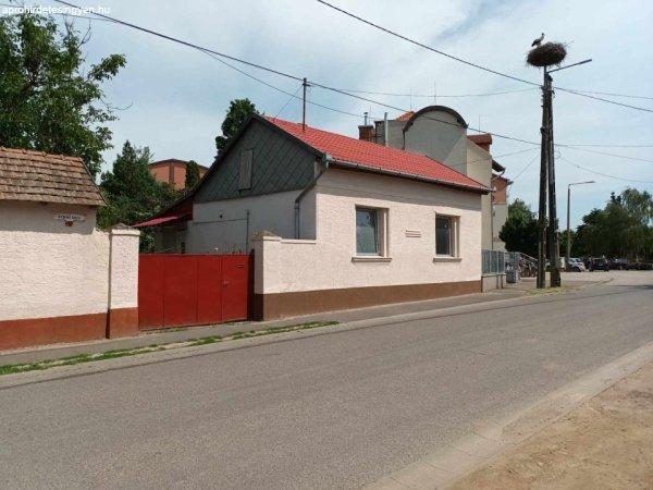 Eladó 70 nm-es Felújítandó Családi ház Létavértes Árpád utca  