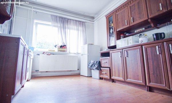 Belvárosban, 2000-ben épült, 165 m2-es, N+5 szobás, napelemes, dupla
komfortos, klimatizált, önálló családi ház eladó! - Debrecen