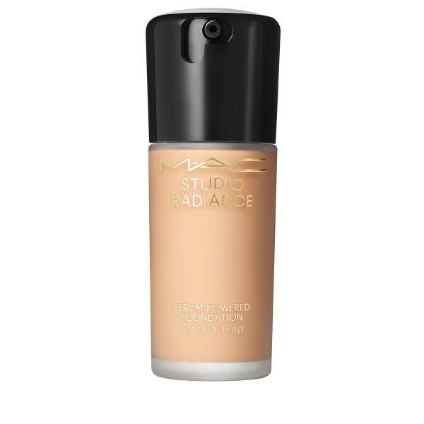 MAC Cosmetics Hidratáló smink Studio Radiance (Serum Powered
Foundation) 30 ml NW15