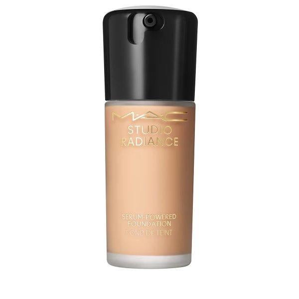 MAC Cosmetics Hidratáló smink Studio Radiance (Serum Powered
Foundation) 30 ml NW18