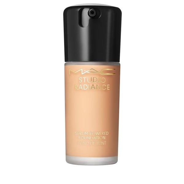 MAC Cosmetics Hidratáló smink Studio Radiance (Serum Powered
Foundation) 30 ml C4