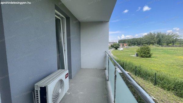 Győr-Vizivárosban, újszerű, 42 m2-es, nappali + 1 szobás, erkélyes
társasházi lakás eladó!