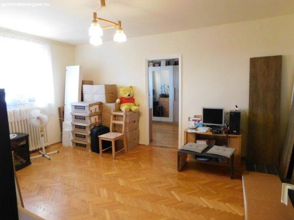 Belvárosban, a Gambrinusz közben, 59 m2-es, 2 szobás lakás eladó - Debrecen