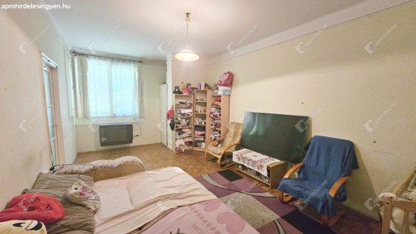 Eladó társasházi tégla lakás Miskolcon, szigetelt lépcsőházban, a
Katowice utcában!