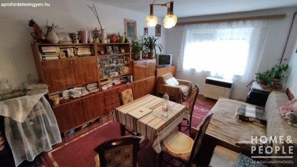 Eladó magasföldszinti lakás a Belvárosban - Szeged