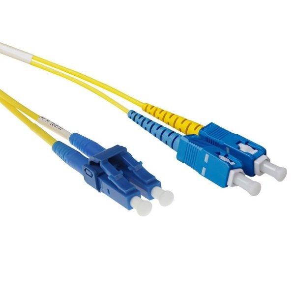 ACT LSZH Singlemode 9/125 OS2 short boot fiber cable duplex with LC and SC
connectors 15m Yellow