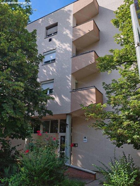 Eladó egy 1.emeleti, 40 m2-es lakás Szolnokon a Bálvány utcában