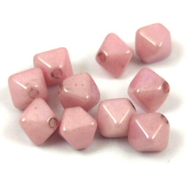 Cseh préselt üveg gyöngy - Bicone - 6mm - Alabaster Pink Luster