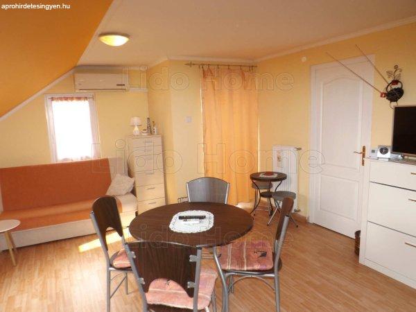Balatonföldváron 1,5 szobás újszerű lakás eladó