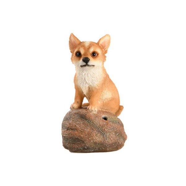 Kövön ülő ugató corgi kiskutya polyresin szobor, barna, kültéri és
beltéri dekorációs kiegészítő