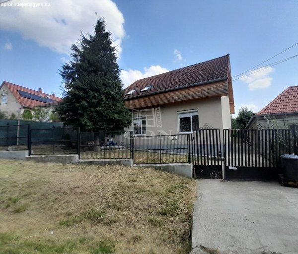Eladó családi ház Pécs, 	Hirdi út