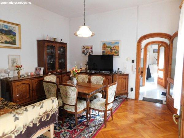 Veres utcán, 879 m2-es telken, rugalmasan költözhető családi ház eladó -
Debrecen