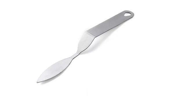 22,5 cm-es fém tortadíszítő spatula lándzsa fejű