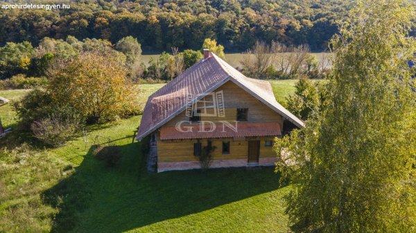 Eladó családi ház Galgahévíz, 	Panorámás elhelyezkedéssel