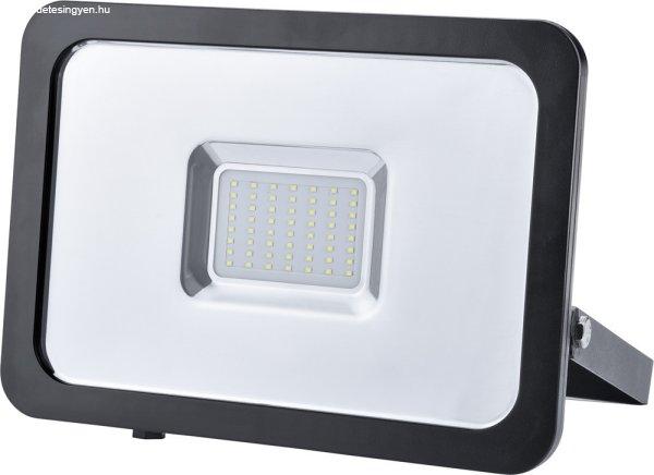 EXTOL LIGHT LED lámpa, falra szerelhető reflektor, 50W; 4500 Lm, IP65,
230V/50Hz, 2,1 kg