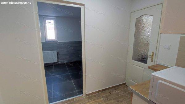 Eladó 6 egységes apartmanház Cserkeszőlőn