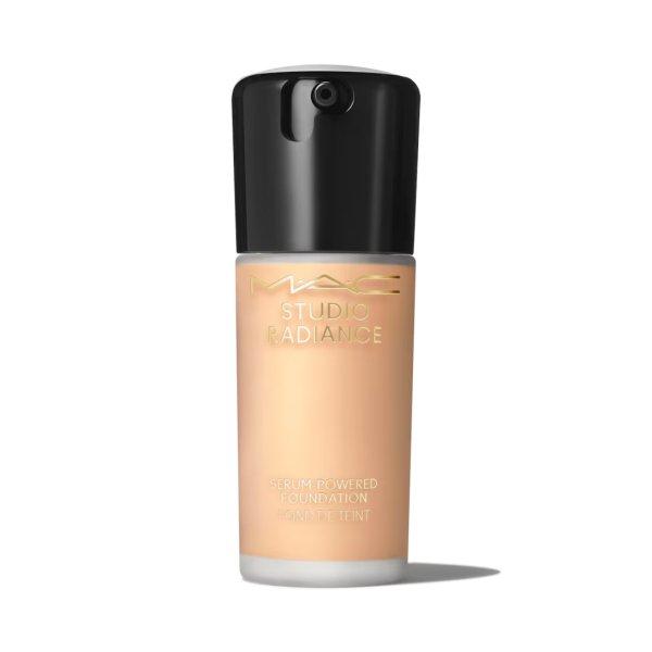 MAC Cosmetics Hidratáló smink Studio Radiance (Serum Powered
Foundation) 30 ml NC14.5