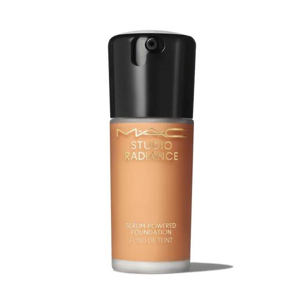 MAC Cosmetics Hidratáló smink Studio Radiance (Serum Powered
Foundation) 30 ml NW43