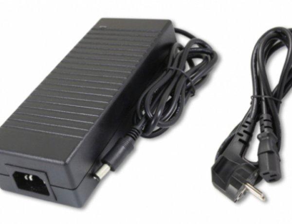 Masterled 120 W-os beltéri tápegység  10 Amper  12 VDC  konnektorba dugható 
DC 5 5/2 1 csatlakozó