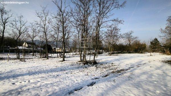 Eladó telek Pócsmegyer, 	panorámás részén