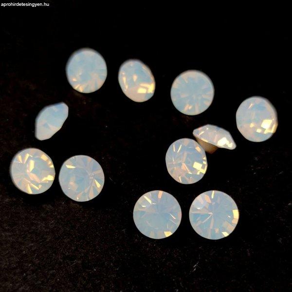 Preciosa Chaton - White Opal - 8mm