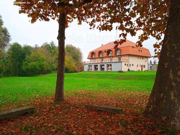 Természet közelben eladó 15 szobás vendégház! - Látrány