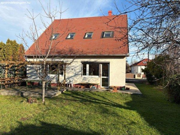 RÁCALMÁS KÖZPONT KÖZELÉBEN 3 SZINTES, 4 SZOBÁS CSALÁDI HÁZ ELADÓ -
Rácalmás