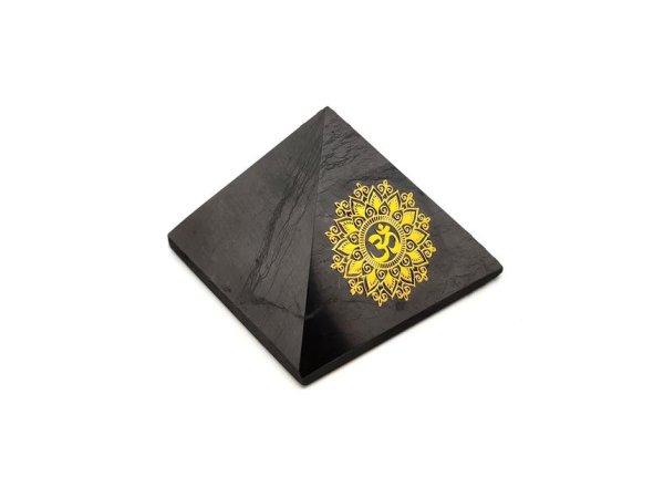 Shungit piramis om mandala arany matricás 6cm