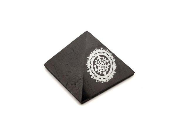 Shungit piramis sri yantra ezüst matricás 6cm