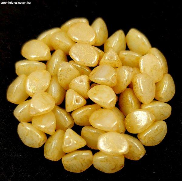 Cseh préselt Pinch gyöngy - Alabaster Milky Beige - 5x3 mm