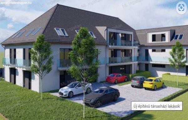 Szombathely belvárosában 64 m2 + 109 m2 előkertes ÚJ építésű 3 szobás
lakás eladó.