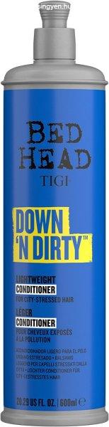 Tigi Méregtelenítő kondicionáló Bed Dead Down`n Dirty
(Lightweight Conditioner) 400 ml