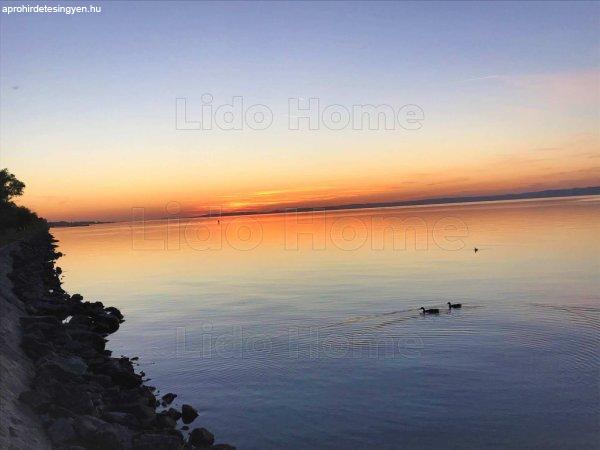 Siófok, Ezüstparton panorámás lakás eladó!