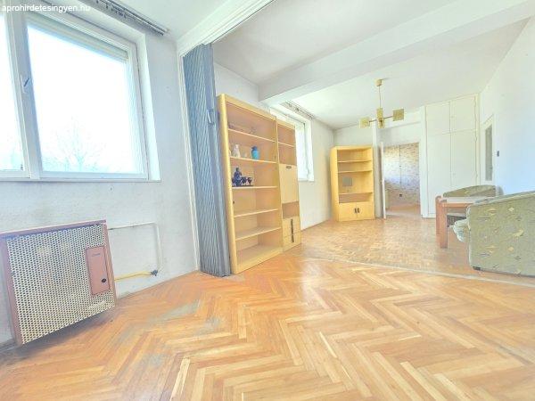 Felújítandó,86 m²-es, 3 szobás, 2 erkélyes belvárosi lakás saját
tárolóval – azonnali birtokbaadással!