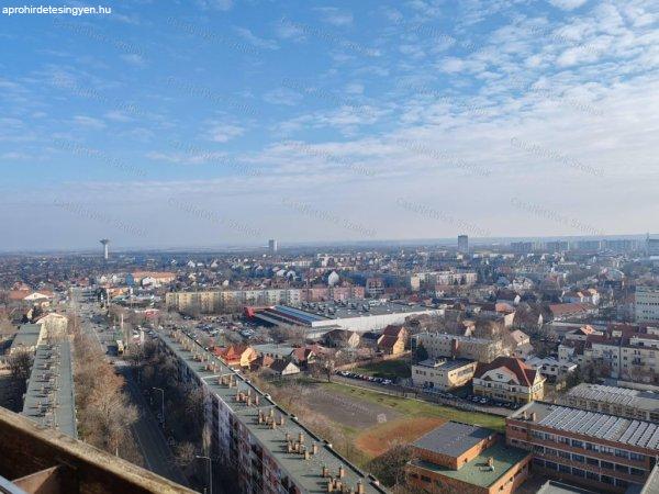 Szolnokon a vasútállomáshoz közeli toronyházban 2 szobás lakás eladó!