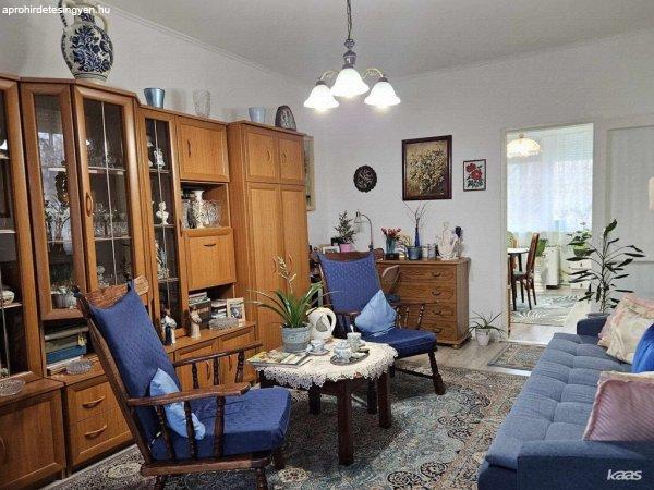 Csendes lakás eladó | Eladó 54 m²-es, teljes körűen felújított erkélyes
téglalakás Szeged-Tarjánban