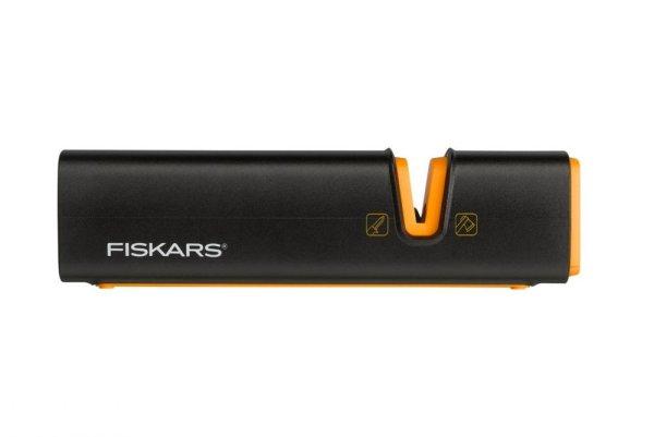 Fiskars görgős fejsze és késélező Xsharp