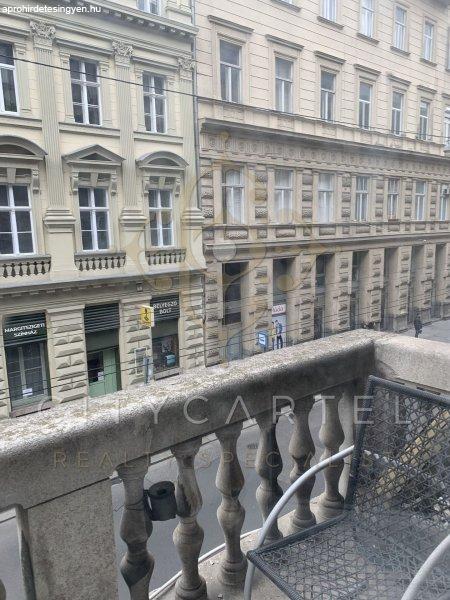 ELADÓ a VI. kerületben három ingatlan, amelyek külön-külön NEM, CSAK
EGYÜTT ELADÓK.