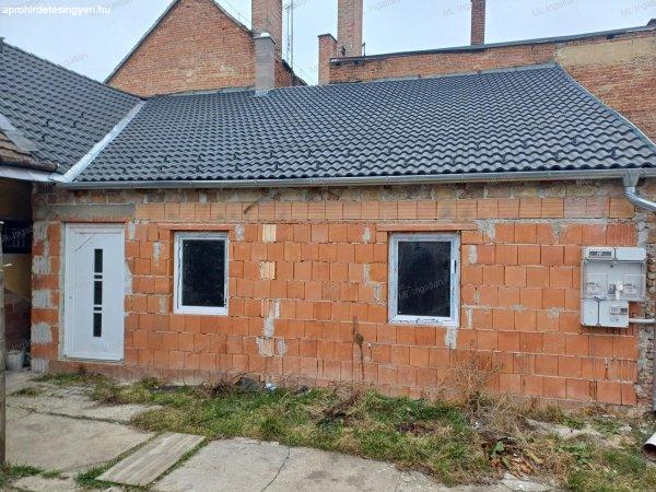 Szombathely belvárosában építés alatt lévő 80 m2 es házrész eladó!