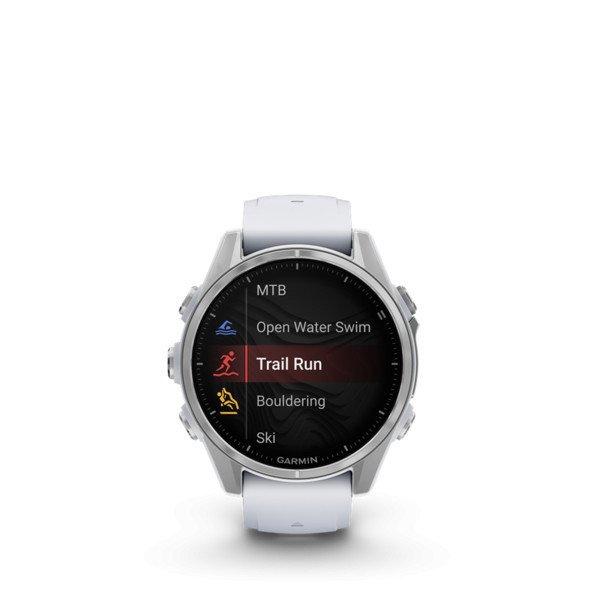 Garmin fenix 8 43mm AMOLED, ezüst, fehér szilikon szíjjal (ED)