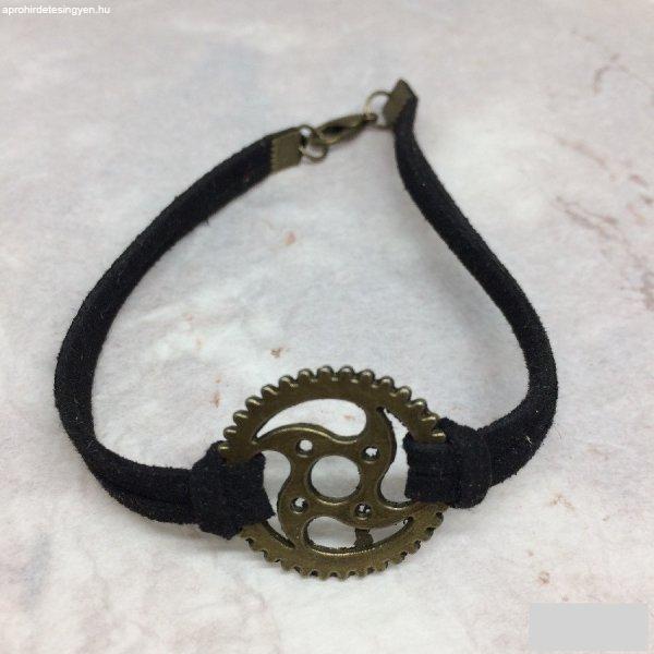 Steampunk stílusú karkötő fogaskerékkel