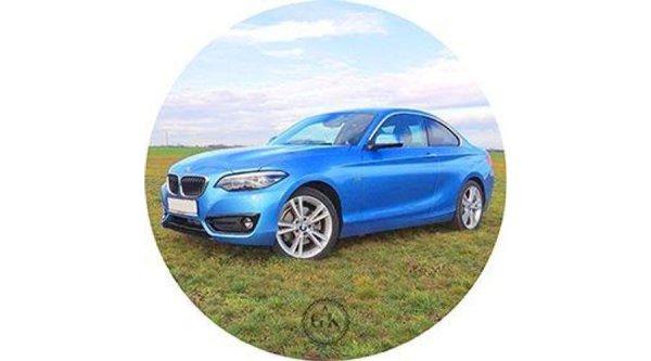 Kék BMW tortaostya