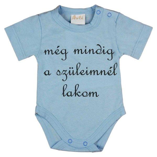 Rövid ujjú "még mindig a szüleimnél lakom" feliratos baba body