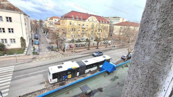 Szolnokon a Vitéz Szathmáry József utcában 2+1 félszobás lakás eladó