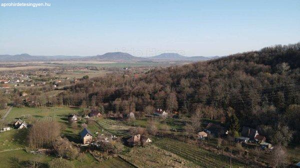 Eldugott völgyben panorámás birtok a Balaton-felvidéken - Lesenceistvánd