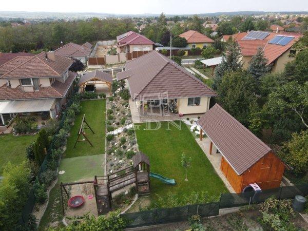 Eladó családi ház Isaszeg, 	Újabb építésű övezetben