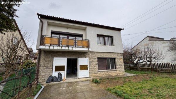 Eladó 220 nm-es Felújítandó Családi ház Komló