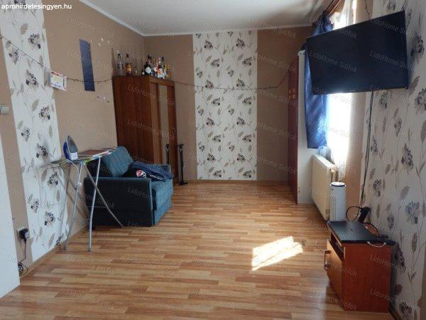 Siófokon első emeleti garzonlakás eladó!!!
