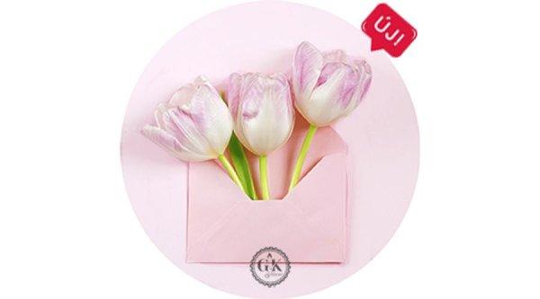 Rózsaszín tulipánok borítékban tortaostya