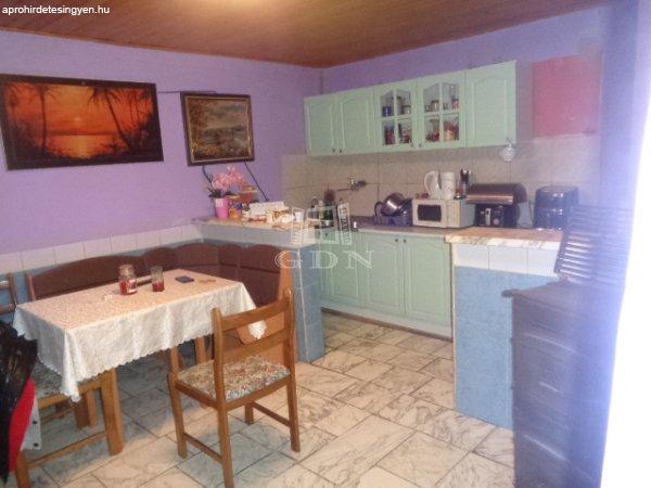 Eladó családi ház Rábahídvég, 	Központhoz közel